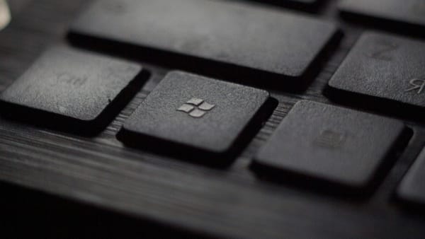 Using the macOS layout on Windows can make it easier for Mac users to operate.